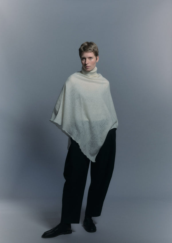 [M. IN THE SKY] POLO NECK PONCHO NATURAL - N.WHITE